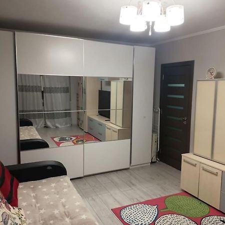 Private Room Near 3 Min Metrou Crangasi, 40 M2 Bucareste Exterior foto