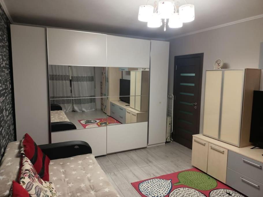 Private Room Near 3 Min Metrou Crangasi, 40 M2 Bucareste Exterior foto