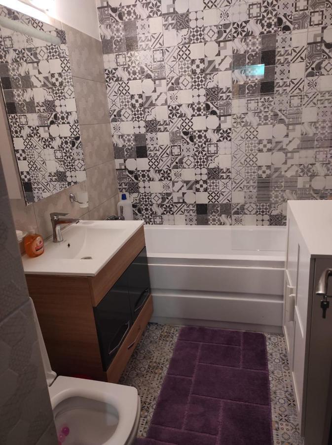 Private Room Near 3 Min Metrou Crangasi, 40 M2 Bucareste Exterior foto