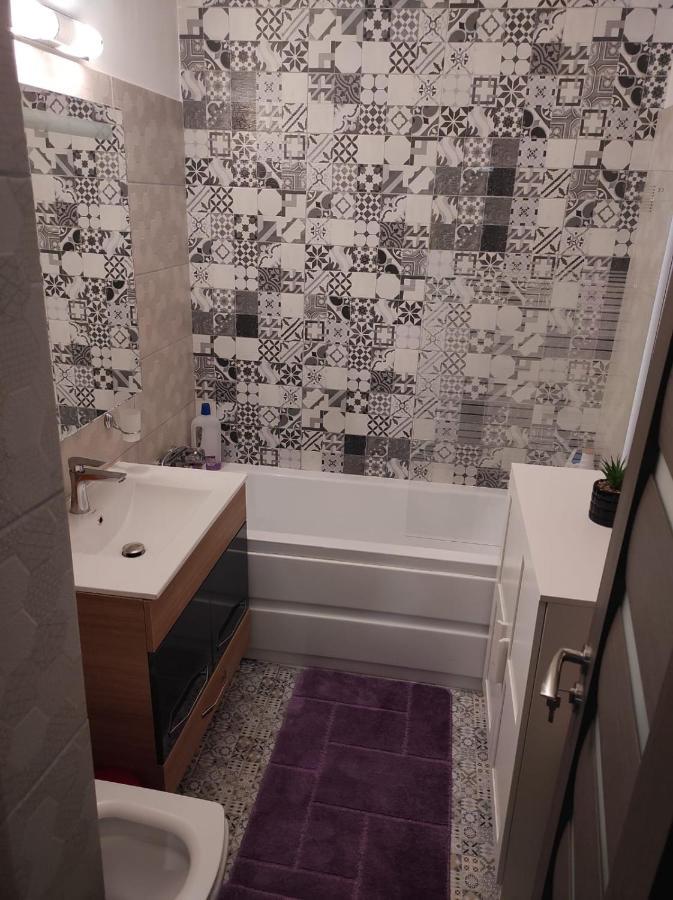 Private Room Near 3 Min Metrou Crangasi, 40 M2 Bucareste Exterior foto